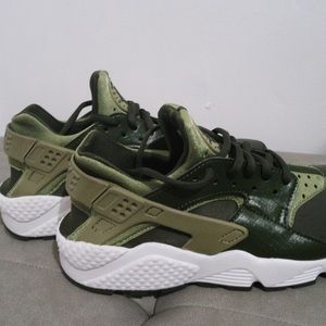 Olive Green NIKE Huaraches